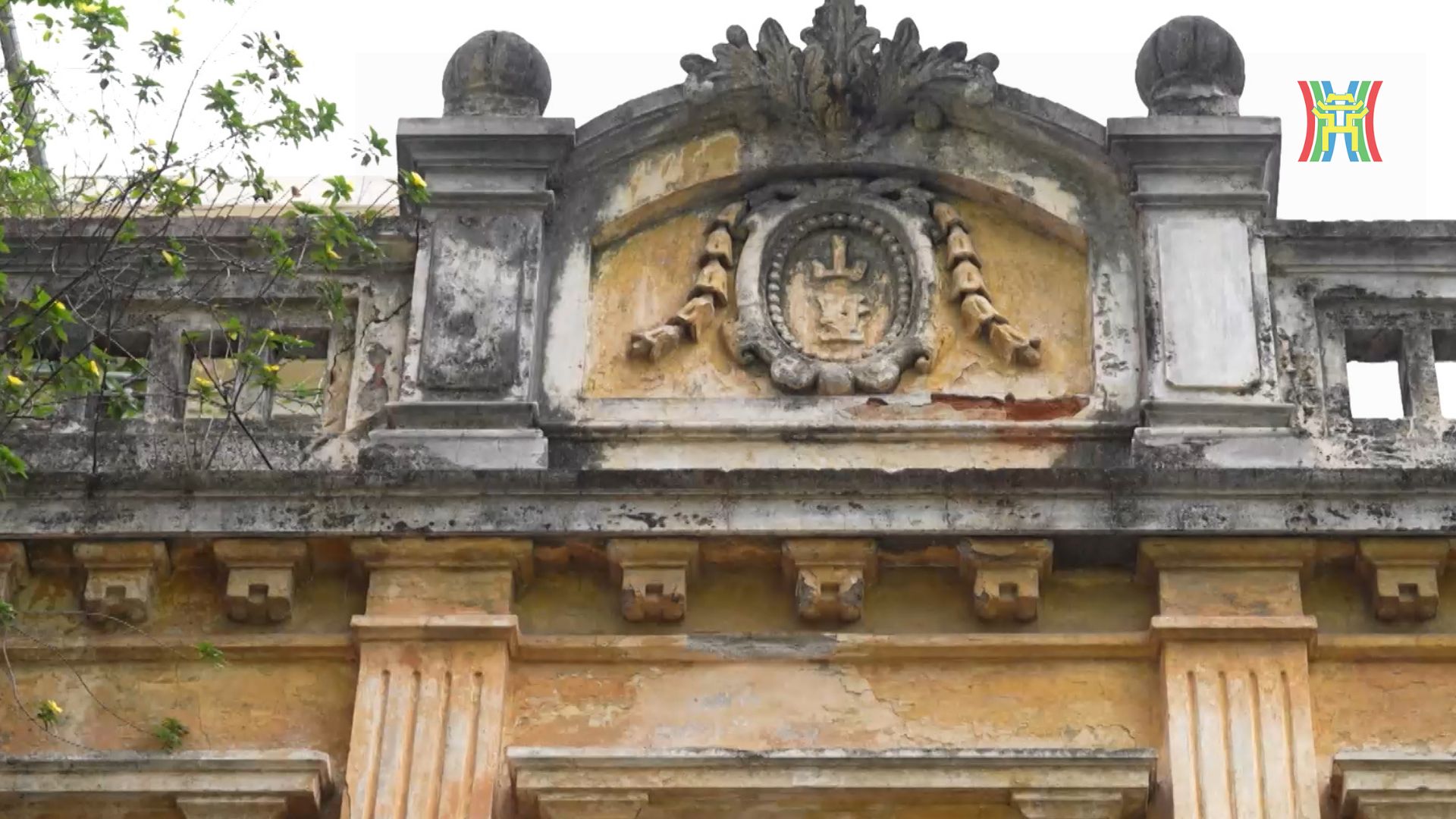 Kiến trúc cổ trên phố Phan Huy Ích