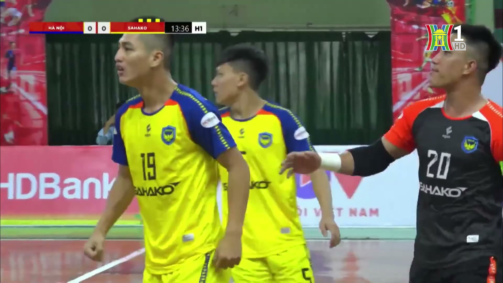 Thái Sơn Nam và Sahako giành quyền vào bán kết Futsal HDBank