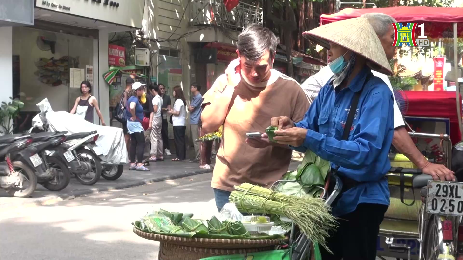 Hương cốm trên phố phường Hà Nội