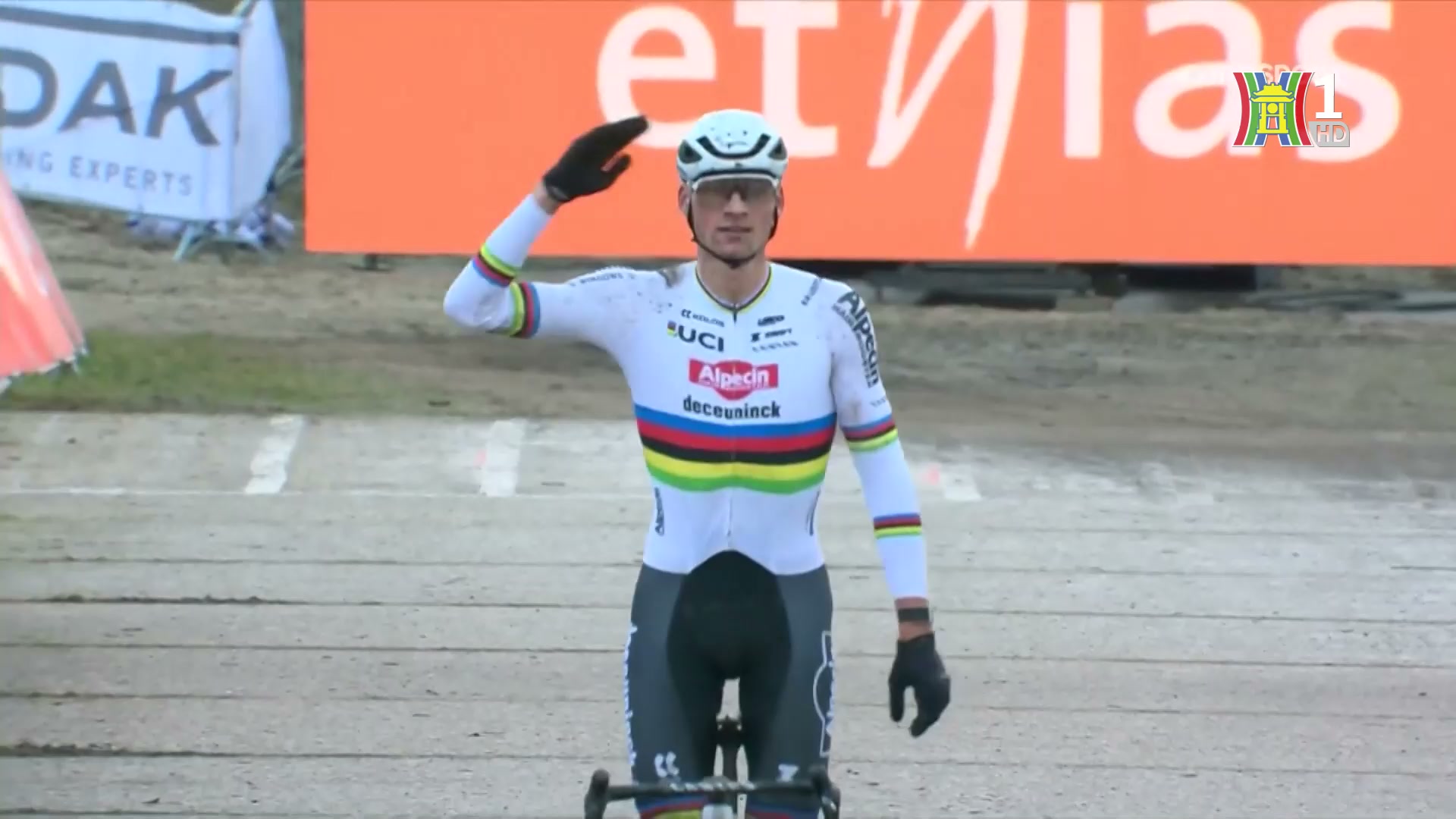 Mathieu van der Poel vô địch giải World Cup Zonhoven