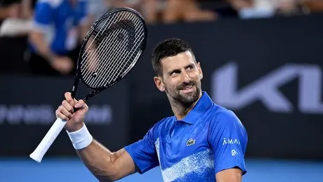 Novak Djokovic đánh bại Rinky Hijikata tại vòng 1 giải Brisbane International