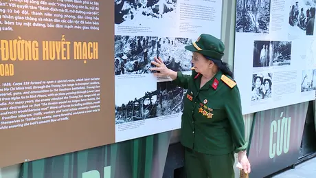 Trưng bày 'Khúc ca hoà bình' tại di tích Hỏa Lò