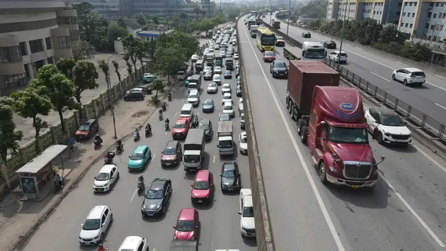 Hà Nội sửa chữa cấp tốc đường Vành đai 3 trên cao