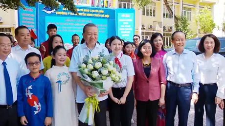 Tổng Bí thư thăm các trường PTCS chuyên biệt Hà Nội