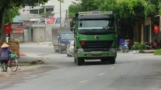 Xe tải lộng hành trên tuyến tỉnh lộ 429