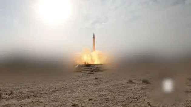 Houthi xác nhận phóng hai tên lửa đạn đạo tấn công Israel