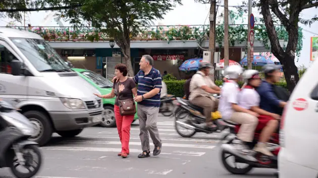 Ý thức nhường đường cho người đi bộ