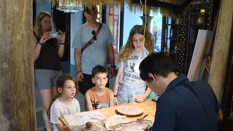 Trải nghiệm không gian văn hoá tại phố cổ ngày lễ