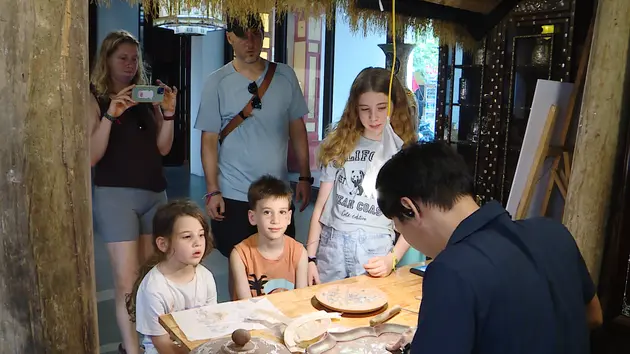Trải nghiệm không gian văn hoá tại phố cổ ngày lễ