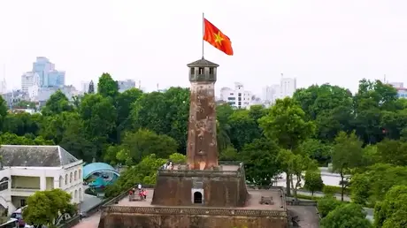 Cột cờ Hà Nội trong nắng Ba Đình