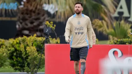 Lionel Messi tập trung cùng đội tuyển Argentina