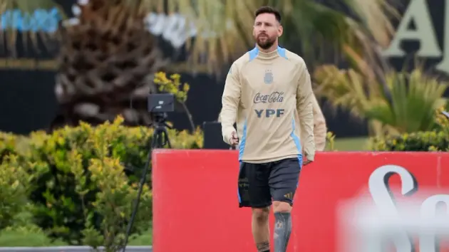 Lionel Messi tập trung cùng đội tuyển Argentina