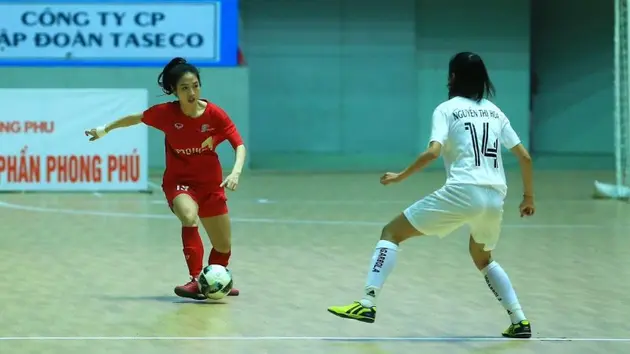 Đội bóng futsal nữ Hà Nội có chiến thắng đầu tiên