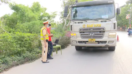 Hà Nội cần tăng cường kiểm soát xe tải trọng lớn