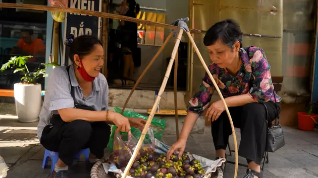 Những gánh hàng rong | Hà Nội đến để yêu | 07/06/2025