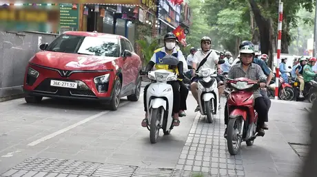 Leo vỉa hè, nhận 'phạt nguội'