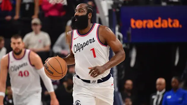 James Harden có 3000 cú ném 3 điểm tại NBA