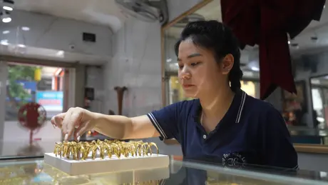 Nhịp sống ở phố Hàng Bạc
