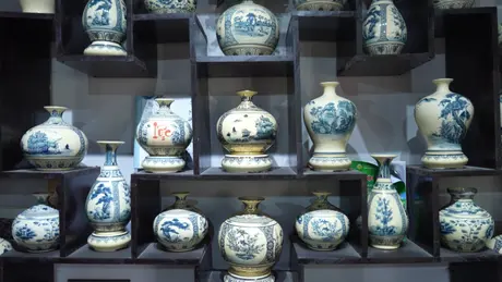 Làm gốm thủ công