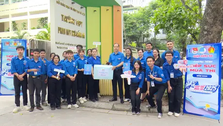 Hơn 5 nghìn thanh niên hỗ trợ thí sinh thi vào 10