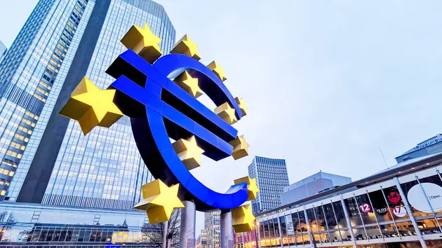 ECB hạ lãi suất xuống mức 2%