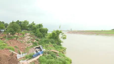 Đảm bảo an toàn đê kè mùa mưa bão | Chính quyền đô thị | 06/06/2025
