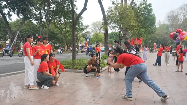 Đường Điện Biên Phủ ngày rực rỡ | Hà Nội đến để yêu | 07/05/2025