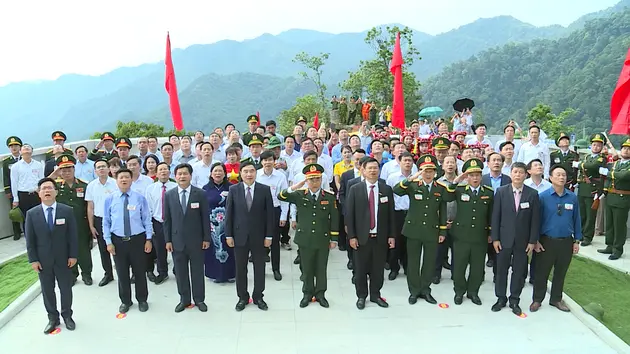 Thiêng liêng Lễ thượng cờ nơi cực Tây Tổ quốc