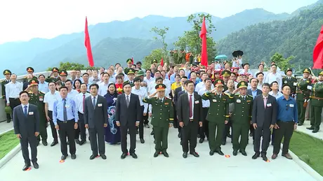 Thiêng liêng Lễ thượng cờ nơi cực Tây Tổ quốc