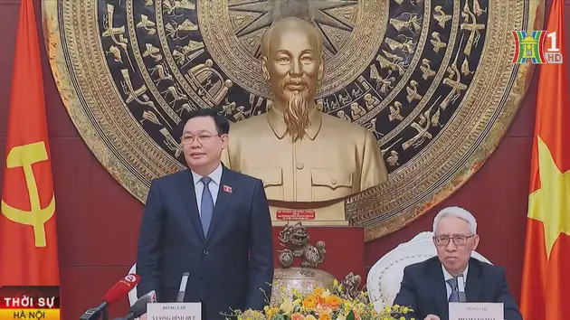 Chủ tịch Quốc hội gặp mặt cộng đồng người Việt tại Trung Quốc