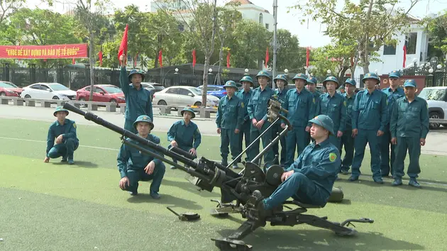 'Chiến sĩ sao vuông' rộn ràng khí thế luyện quân
