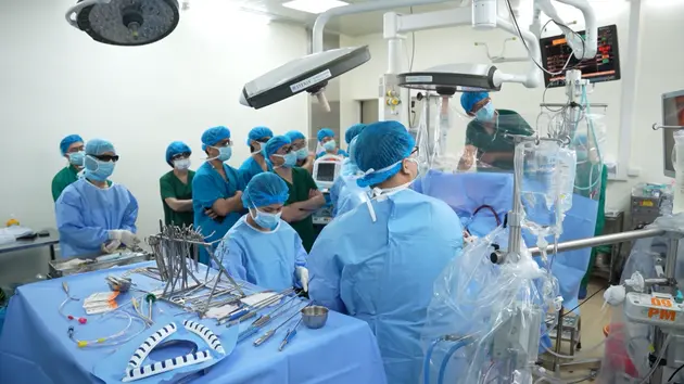Phẫu thuật thay, sửa van tim ít xâm lấn