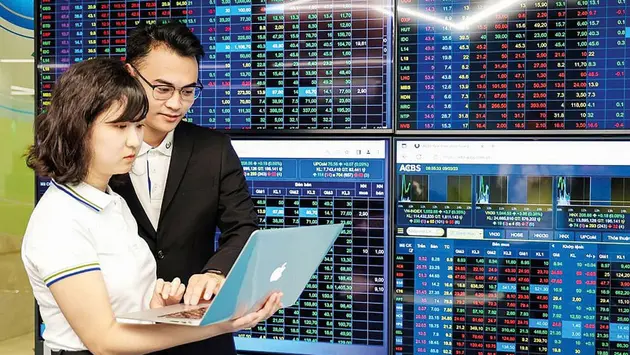 Nhà đầu tư và dòng tiền trở lại thị trường chứng khoán