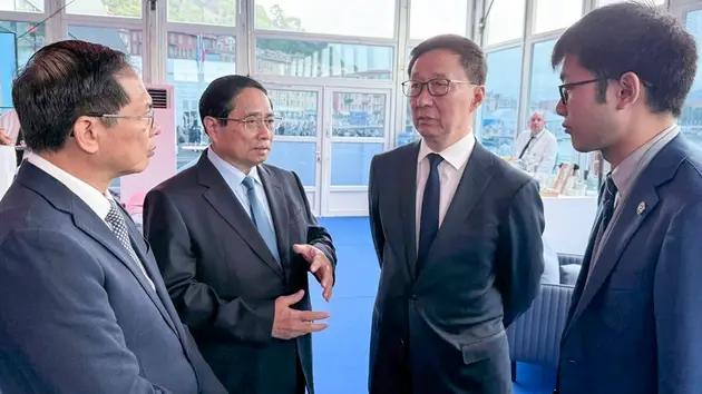 Thủ tướng Phạm Minh Chính gặp Phó Chủ tịch Trung Quốc