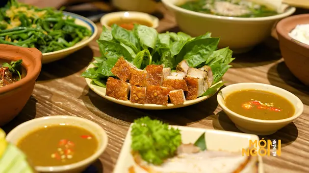 Thịt quay giòn bì | Món ngon ở Hà Thành | 11/06/2025
