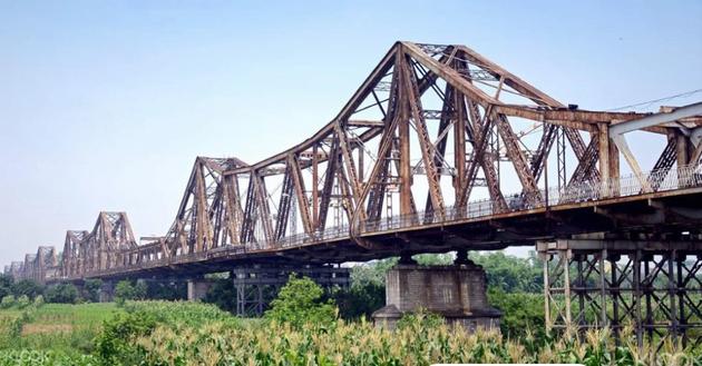 Cầu Long Biên - nơi hiện tại nối liền quá khứ