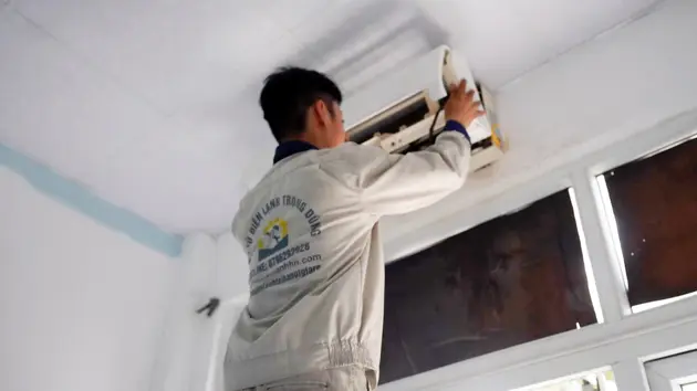 Ngày hè của thợ sửa điều hoà