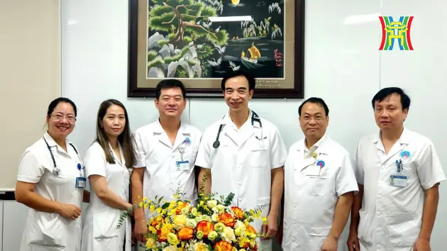 Bác sĩ Nguyễn Quang Tuấn thực hành tại Bệnh viện Hữu nghị