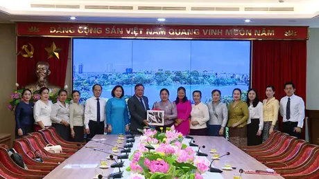 Phụ nữ Hà Nội và Viêng chăn hợp tác hiệu quả