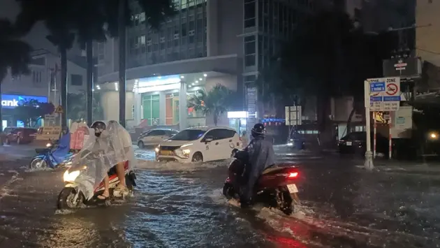 Nhiều khu vực ở Đà Nẵng bị ngập sâu
