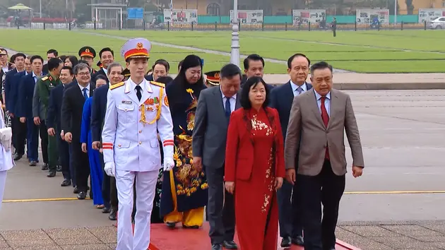 Lãnh đạo Thành phố vào Lăng viếng, tưởng niệm Chủ tịch Hồ Chí Minh