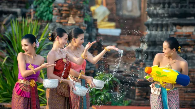 Lễ hội té nước Songkran tại Bangkok, Thái Lan