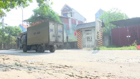 Tỉnh lộ 418 chưa hoàn thiện, gây nguy hiểm cho người dân