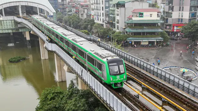 Vi vu với tàu điện trên cao