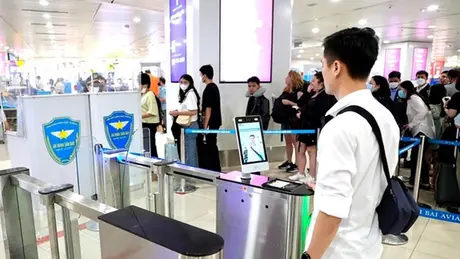 Thời gian làm thủ tục bay nhanh hơn nhờ VNeID