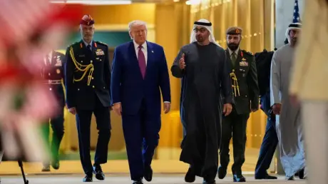 Tổng thống Mỹ tới UAE trong chuyến công du vùng Vịnh