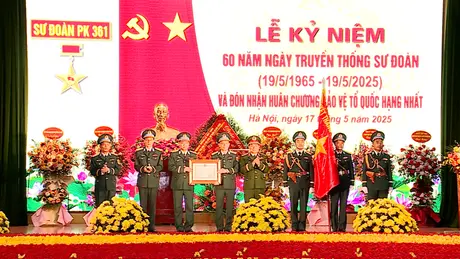 Sư đoàn 361 nhận Huân chương Bảo vệ Tổ quốc hạng Nhất