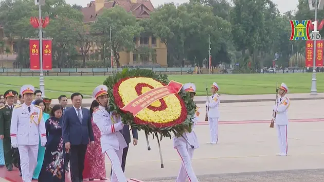 Lãnh đạo TP. Hà Nội vào Lăng viếng Chủ tịch Hồ Chí Minh