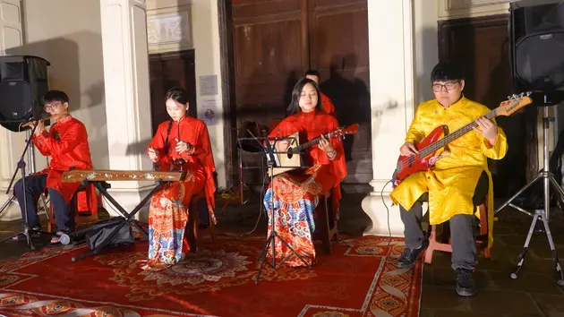 Nét dân ca trong lòng phố cổ | Hà Nội đến để yêu | 18/05/2025