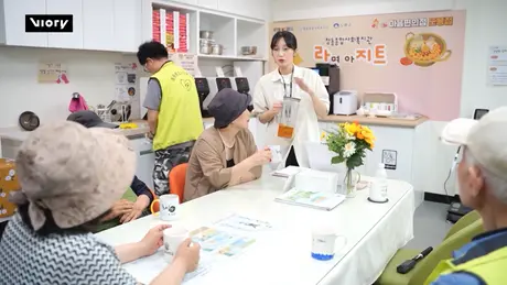 ‘Cửa hàng tiện lợi’ xoa dịu cô đơn của người già